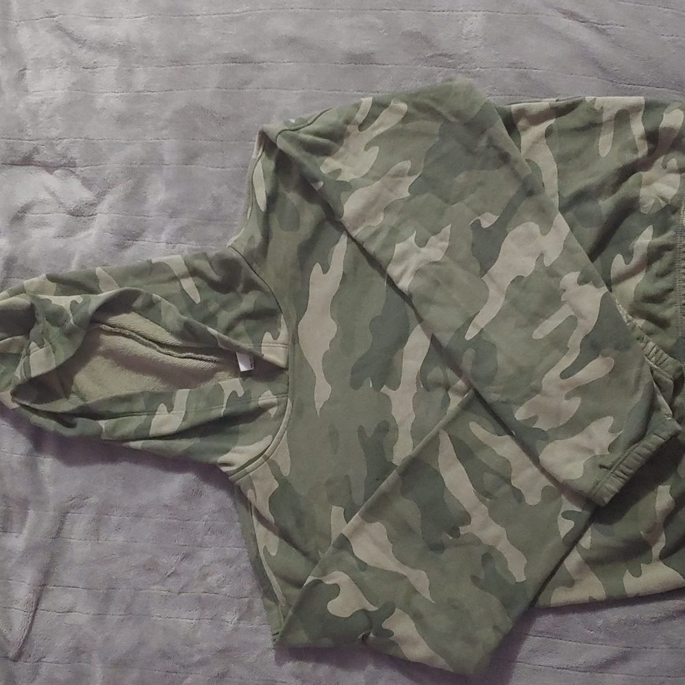 Clothing - Picture 2 of 4